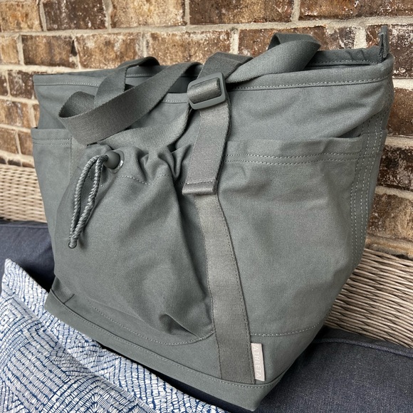 Athleta Kinetic Large Tote, used once. Metropolis Grey - Picture 5 of 8